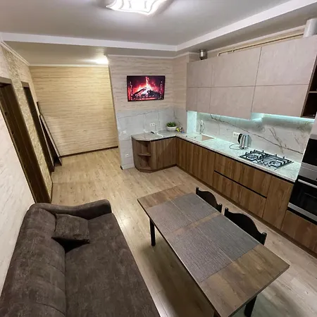 тиха з балконом в центрі біля оперного театру! Apartman