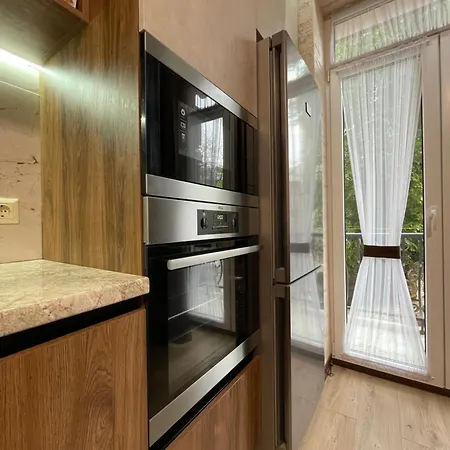 тиха з балконом в центрі біля оперного театру! *