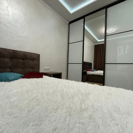 Apartman тиха з балконом в центрі біля оперного театру!