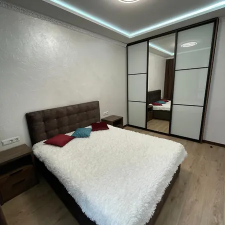 тиха з балконом в центрі біля оперного театру! Apartman