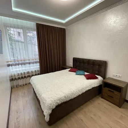 тиха з балконом в центрі біля оперного театру! Apartman *
