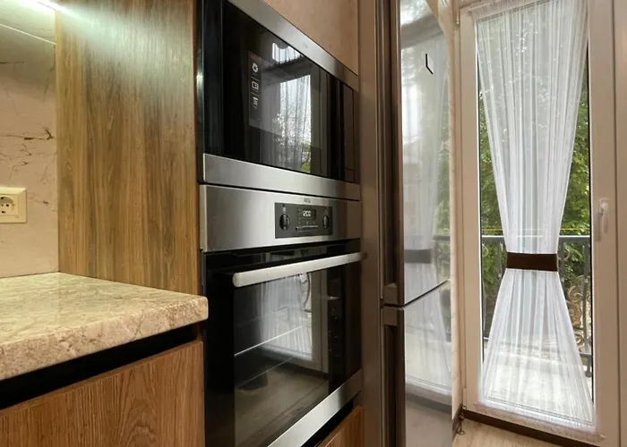 тиха з балконом в центрі біля оперного театру! *