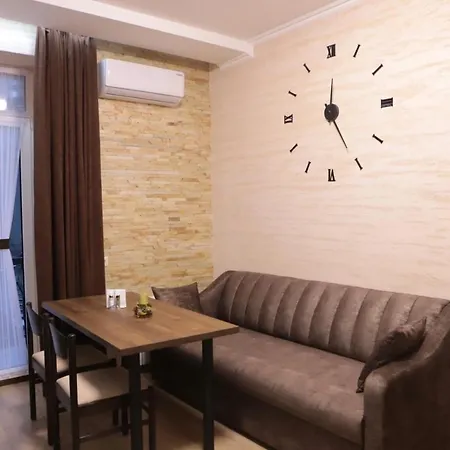 Apartment тиха з балконом в центрі біля оперного театру!