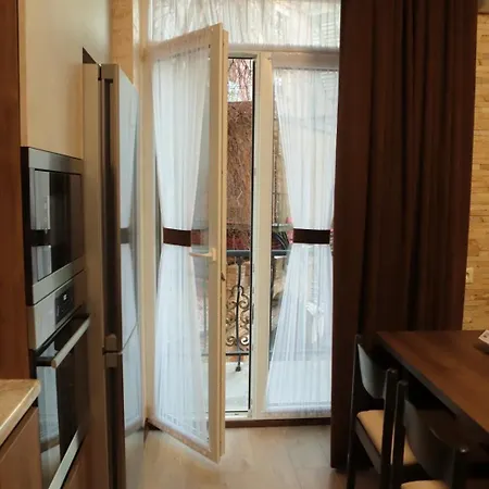 тиха з балконом в центрі біля оперного театру! Apartment *