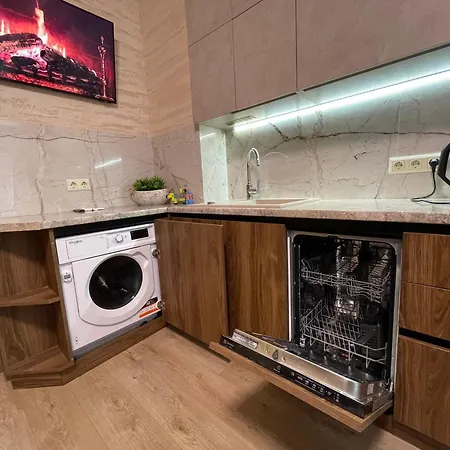 тиха з балконом в центрі біля оперного театру! * Lviv